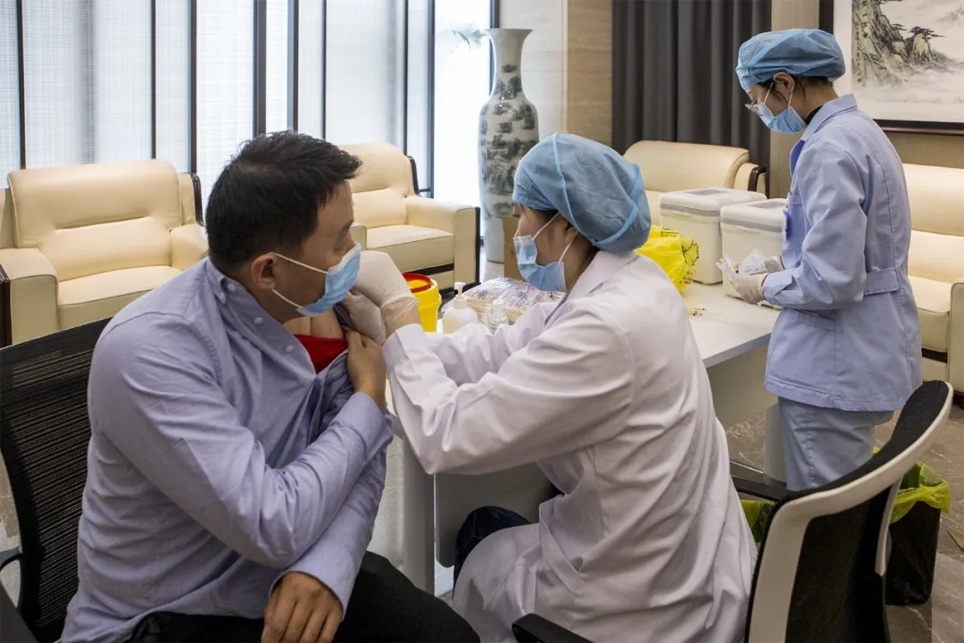 疫苗接種進(jìn)企業(yè)，貼心服務(wù)暖人心